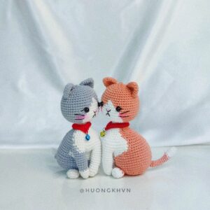 Sitting Bicolor kitten amigurumi pattern | crochet cat pattern | amigurumi cat | crochet Bicolor cat | English pattern